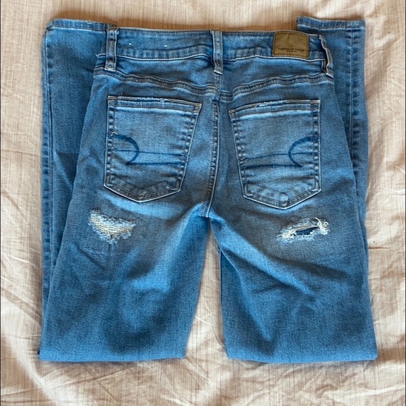 American Eagle Ripped Jeans High Rise - Picture 2 of 3